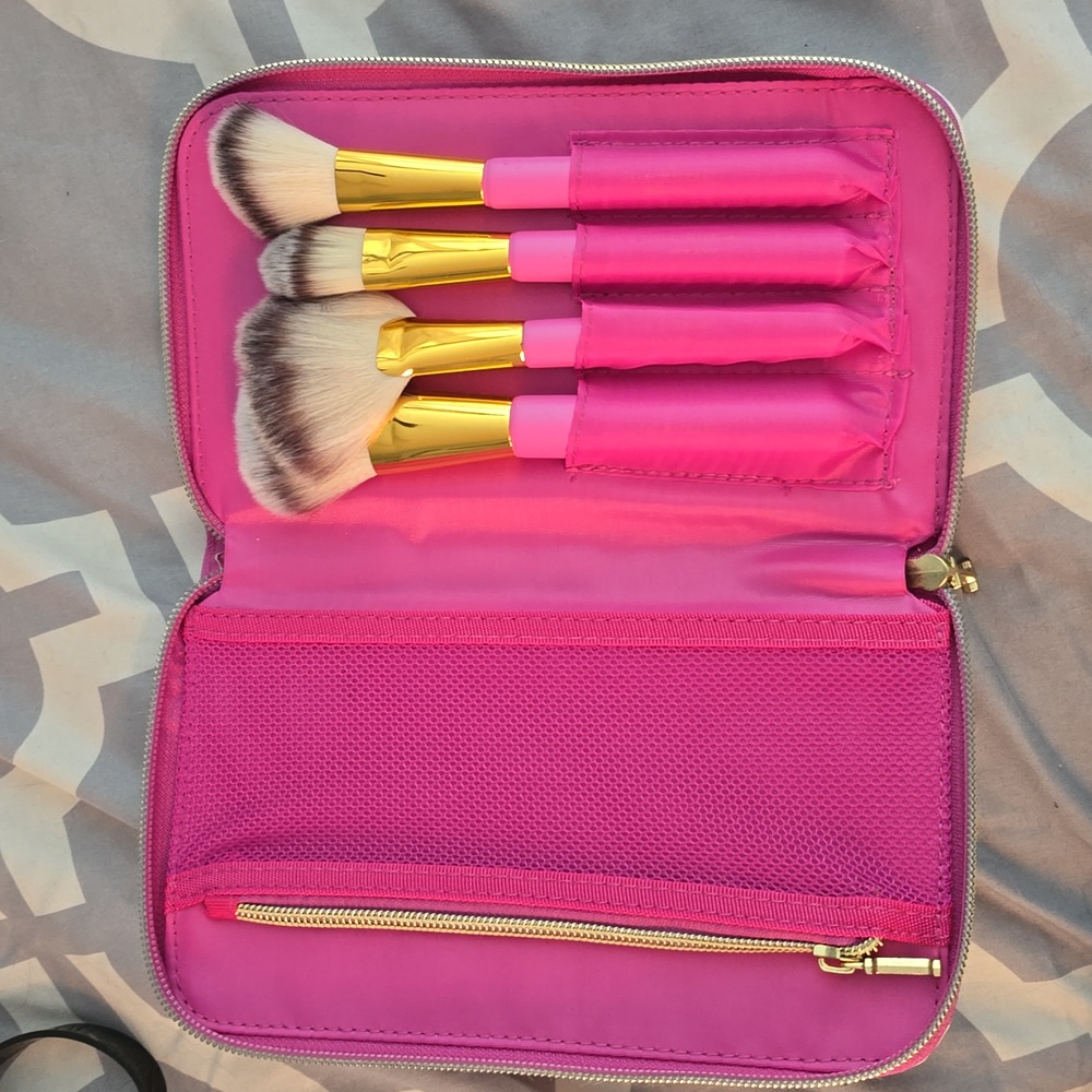 Makeup brushes